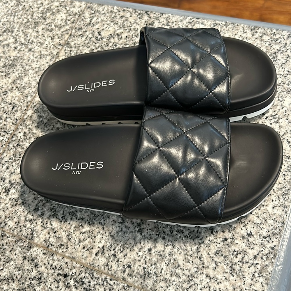 NWOT J/Slides black quilted sandal